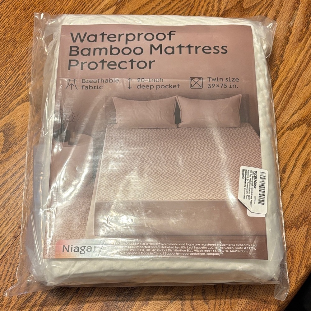 Niagara-Waterproof Bamboo Mattress Protector Twin bed - Cream NWT